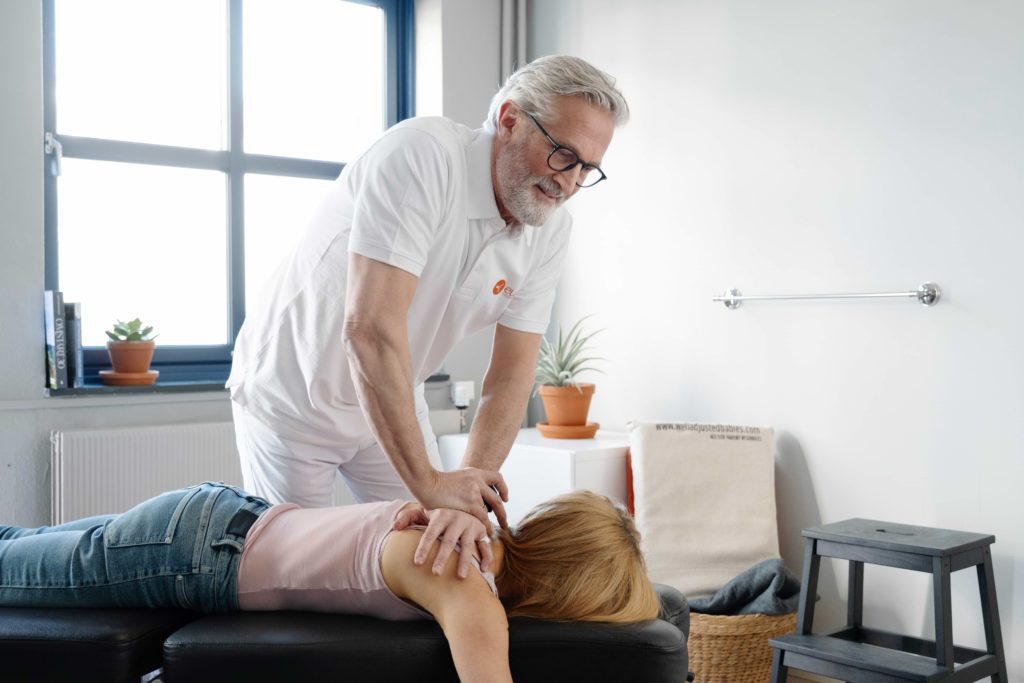 Chiropcractor that is treating a patient